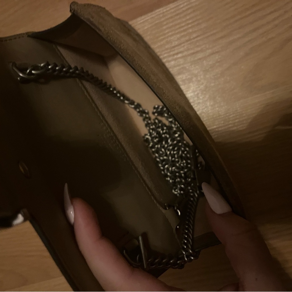 Gucci Beige Monogram Clutch with Snake Detail - Picture 6 of 6